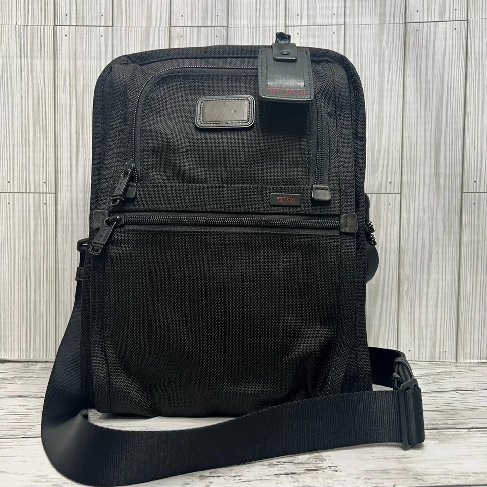 TUMI Black Crossbody Messenger Bag Travel Shoulder Laptop Work Bag